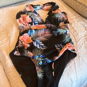 DKNY new without tags medium one piece halter‎ neck floral print bathing suit